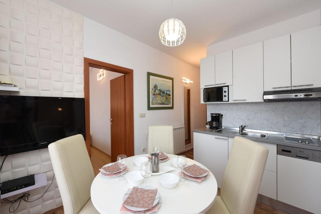 Apartments By The Sea Starigrad, Paklenica - 16421 Exterior foto