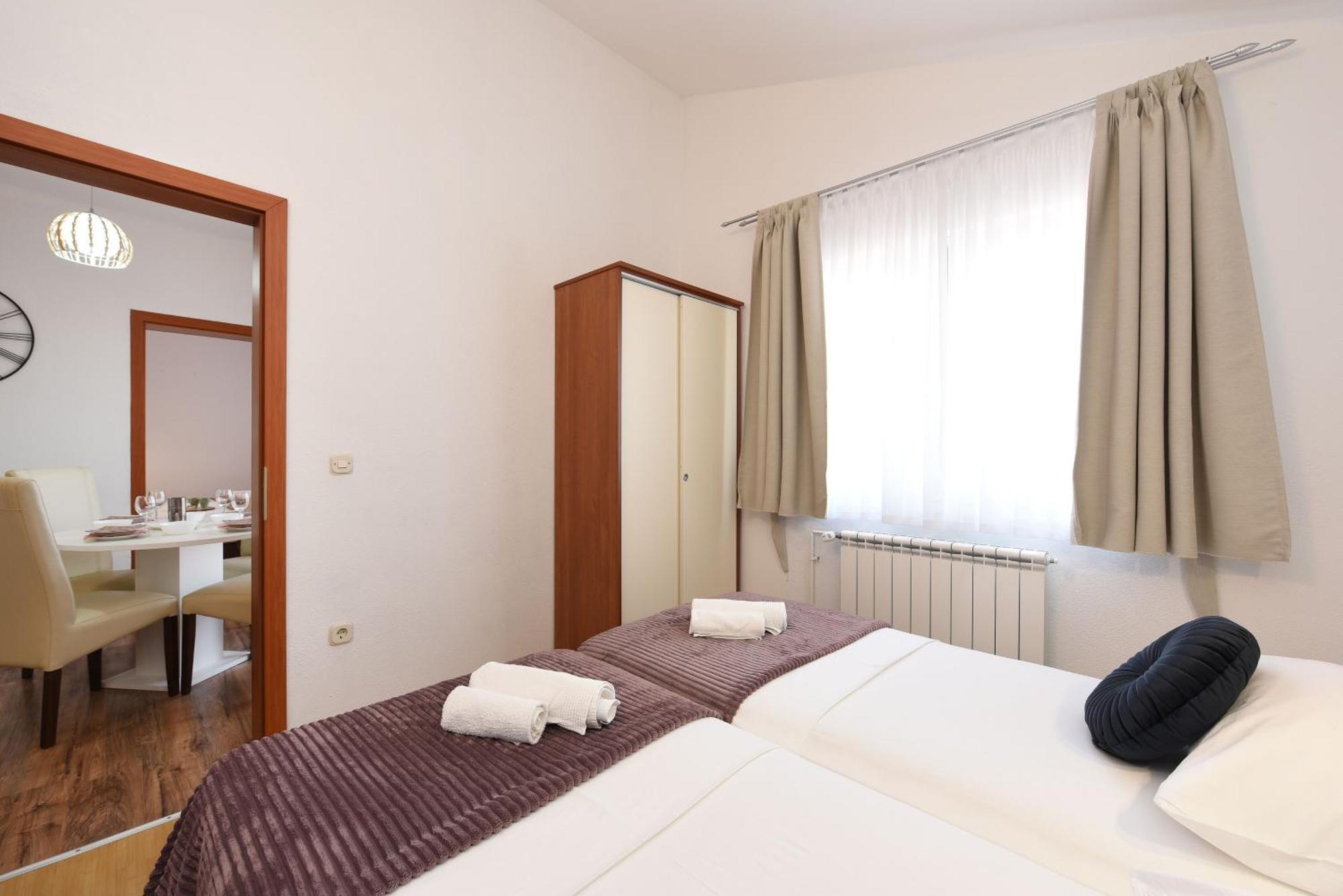 Apartments By The Sea Starigrad, Paklenica - 16421 Zimmer foto